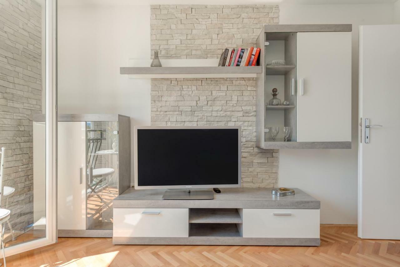 Apartmani Mirta Omiš Eksteriør billede
