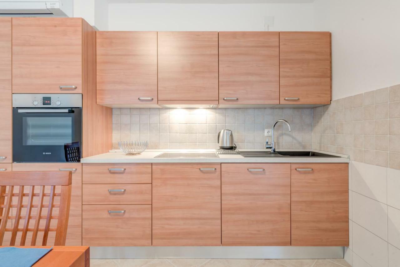 Apartmani Mirta Omiš Eksteriør billede