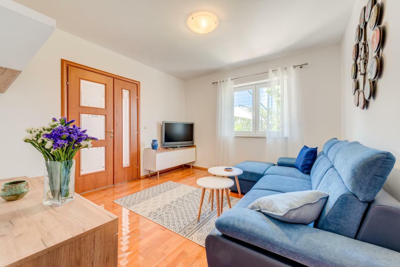 Apartmani Mirta Omiš Eksteriør billede