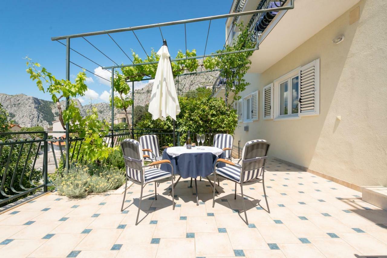 Apartmani Mirta Omiš Eksteriør billede