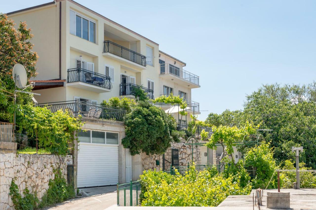 Apartmani Mirta Omiš Eksteriør billede